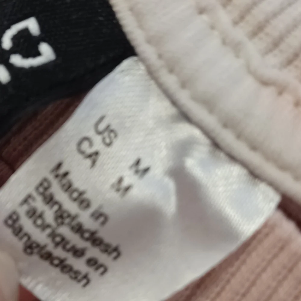 4/$60 Tie-Dye Lightweight Sweatshirt - Size Medium - Picture 7 of 8